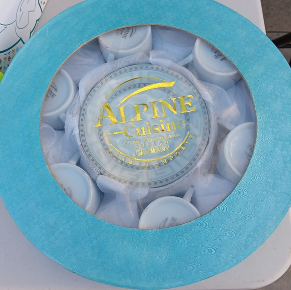 New Alpine Cuisine fine porcelain tea set - Picture 2 of 7